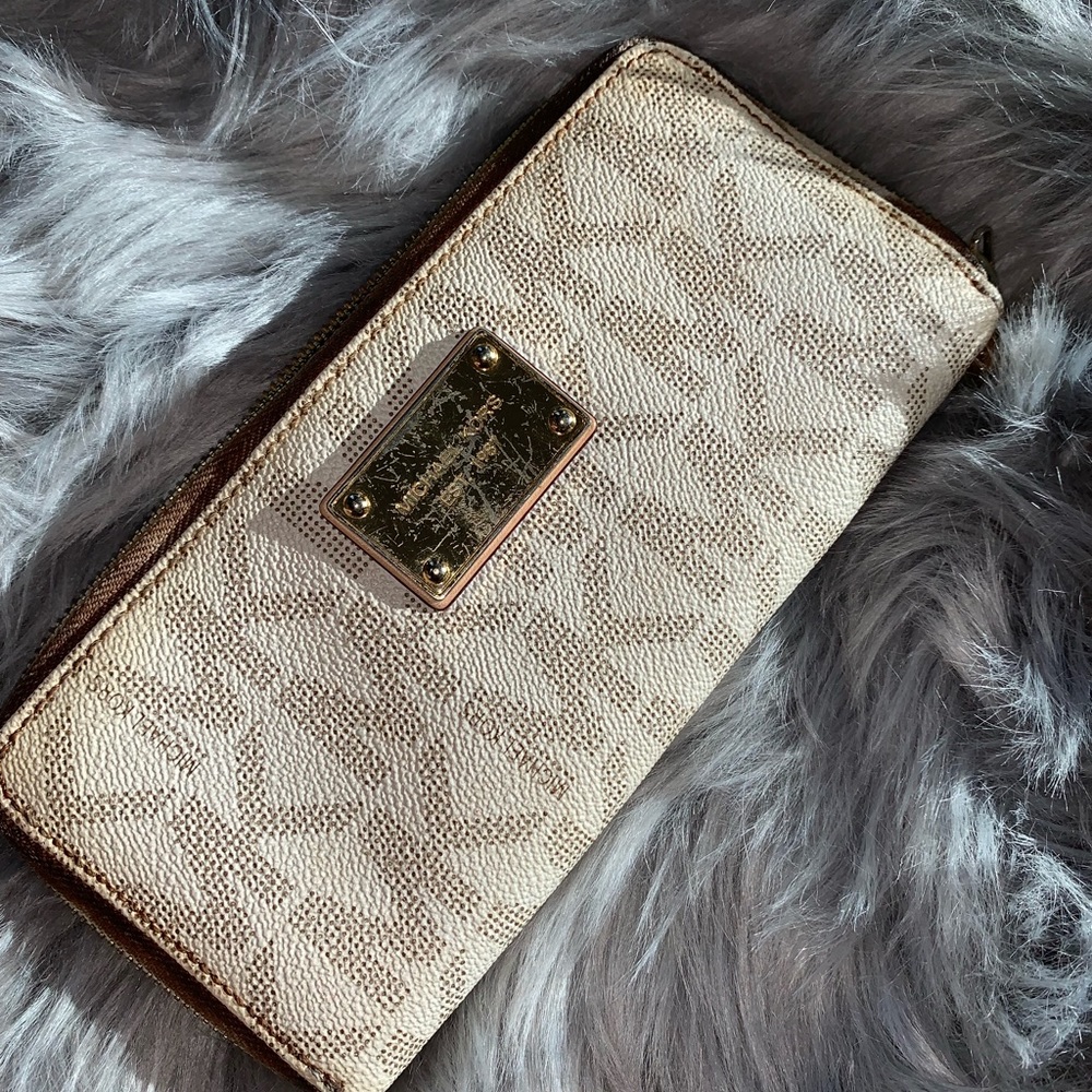 Micheal Kors Wallet